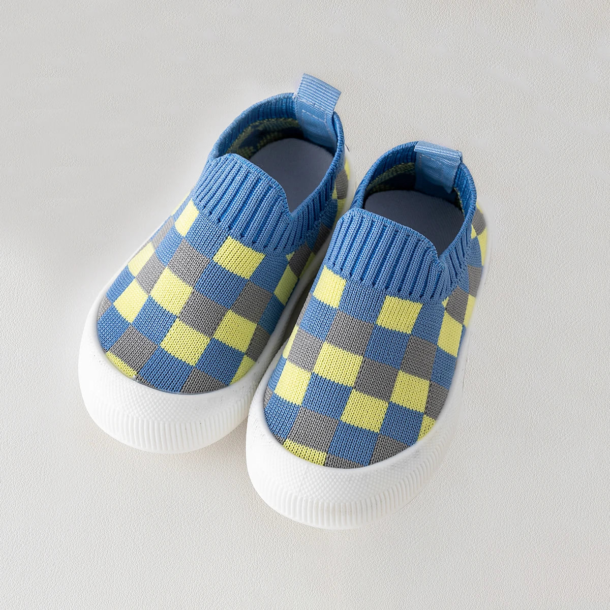 Anti-slip sports shoes