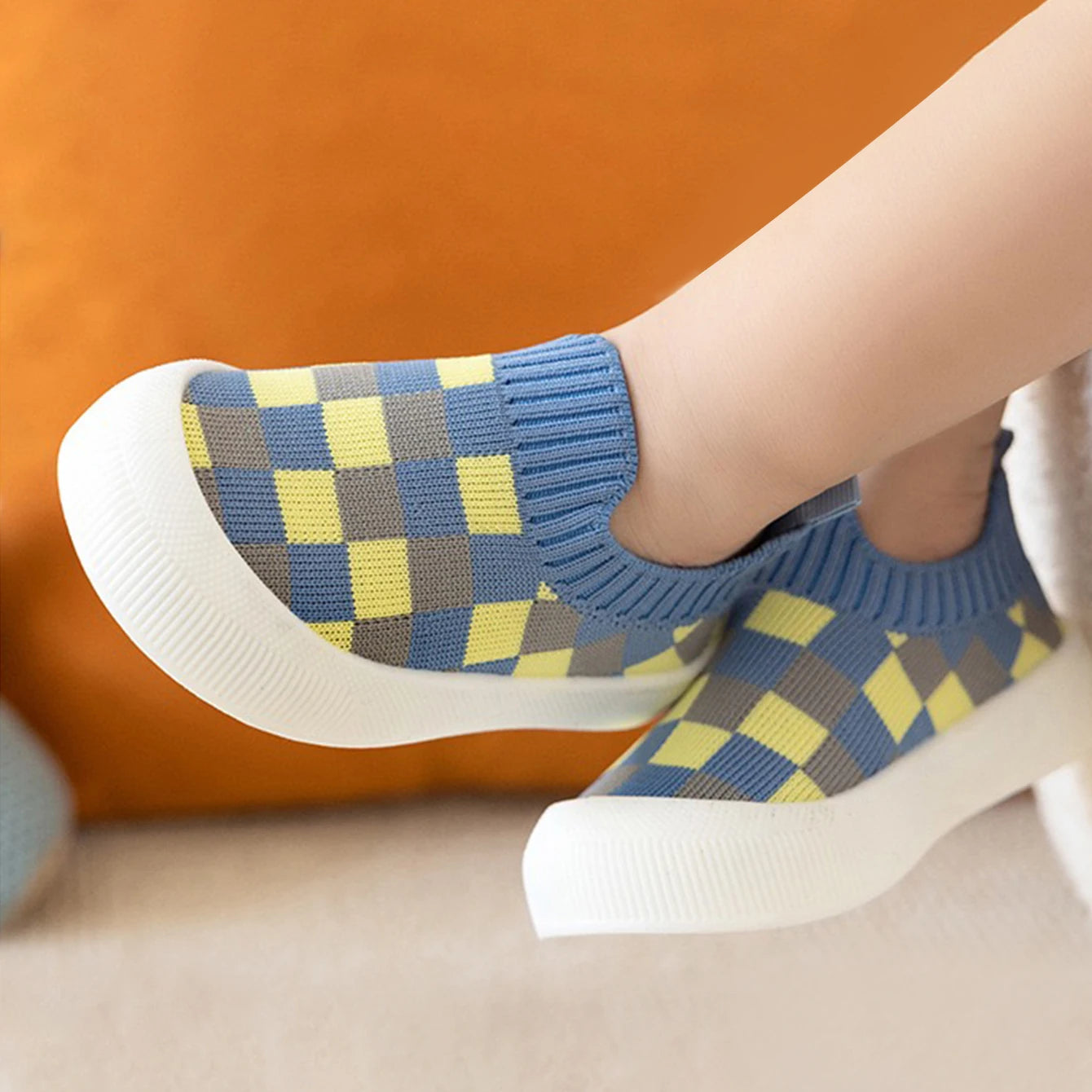 Anti-slip sports shoes
