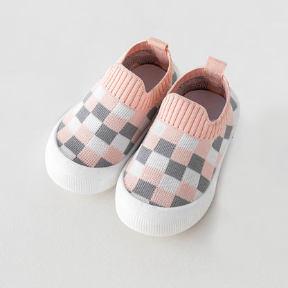 Anti-slip sports shoes